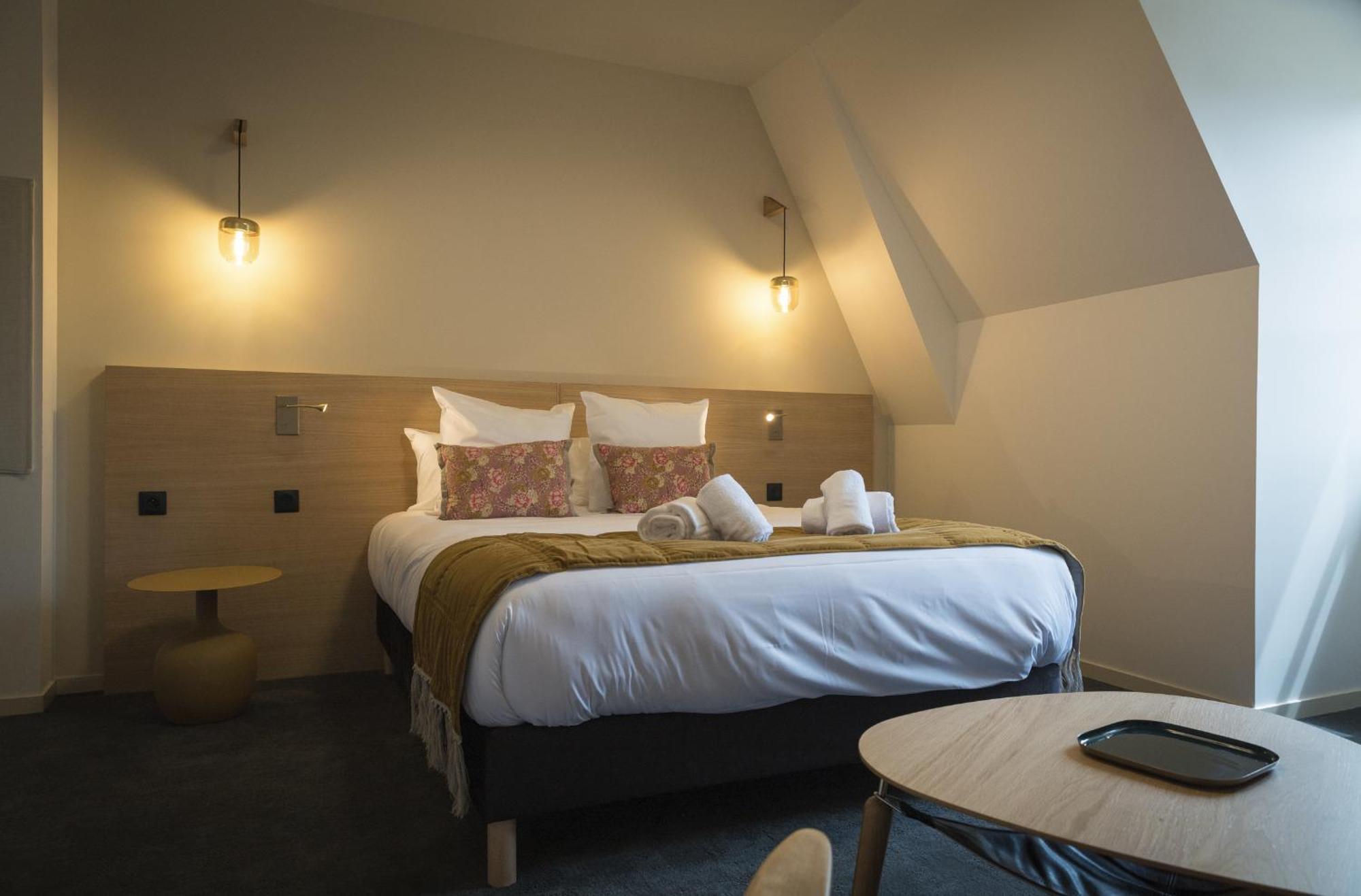 Domaine De L'Ecorcerie Hotel Fontaine-le-Comte Екстериор снимка