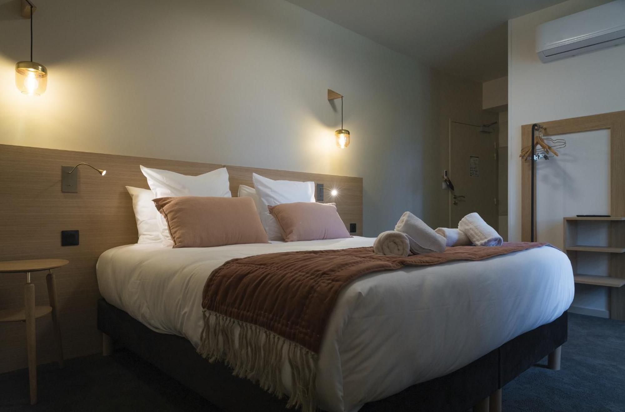 Domaine De L'Ecorcerie Hotel Fontaine-le-Comte Екстериор снимка