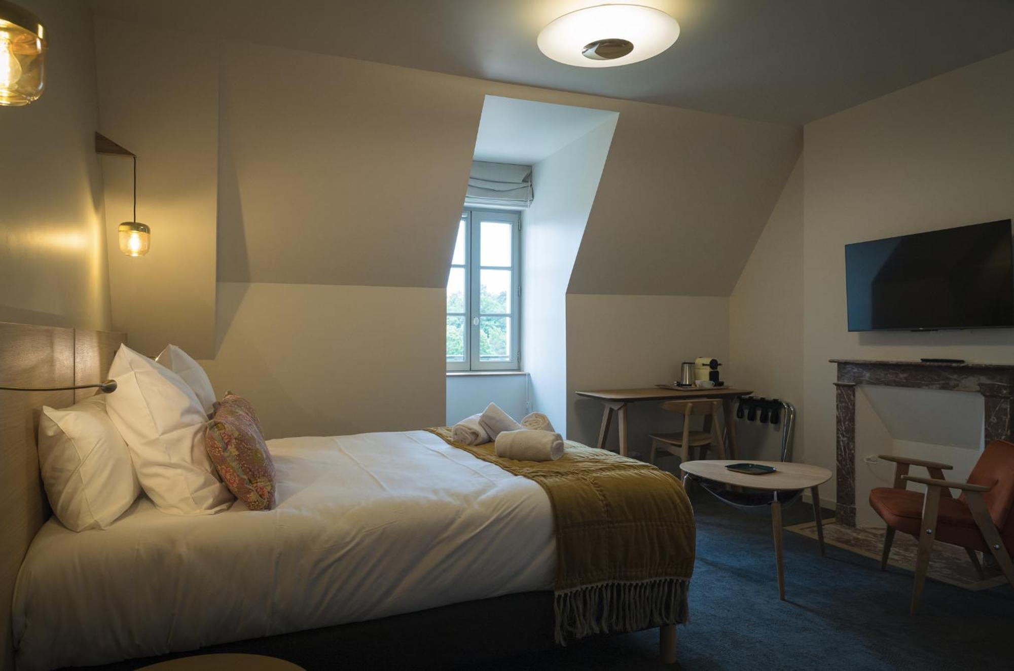 Domaine De L'Ecorcerie Hotel Fontaine-le-Comte Екстериор снимка
