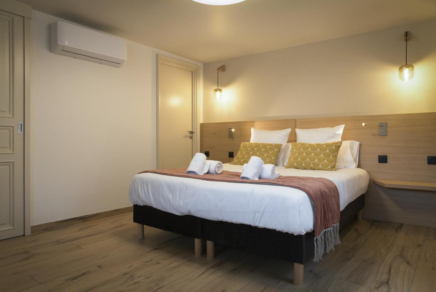 Domaine De L'Ecorcerie Hotel Fontaine-le-Comte Екстериор снимка