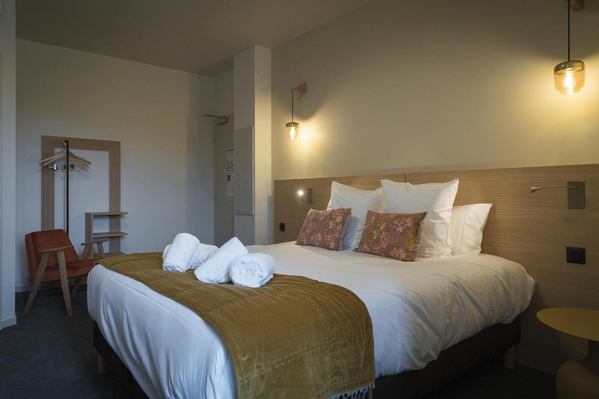 Domaine De L'Ecorcerie Hotel Fontaine-le-Comte Екстериор снимка