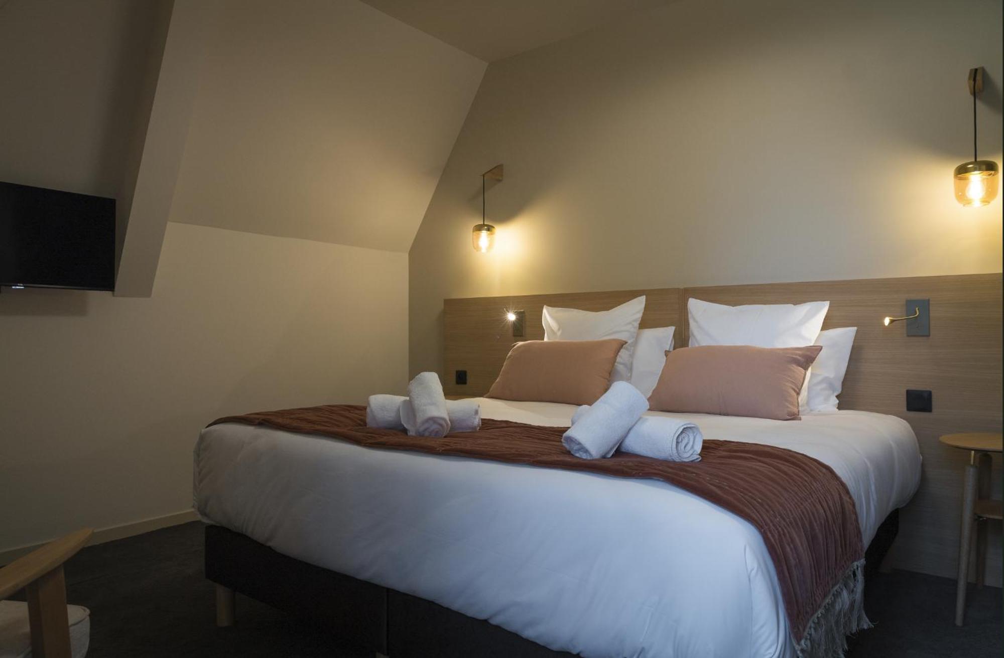 Domaine De L'Ecorcerie Hotel Fontaine-le-Comte Екстериор снимка