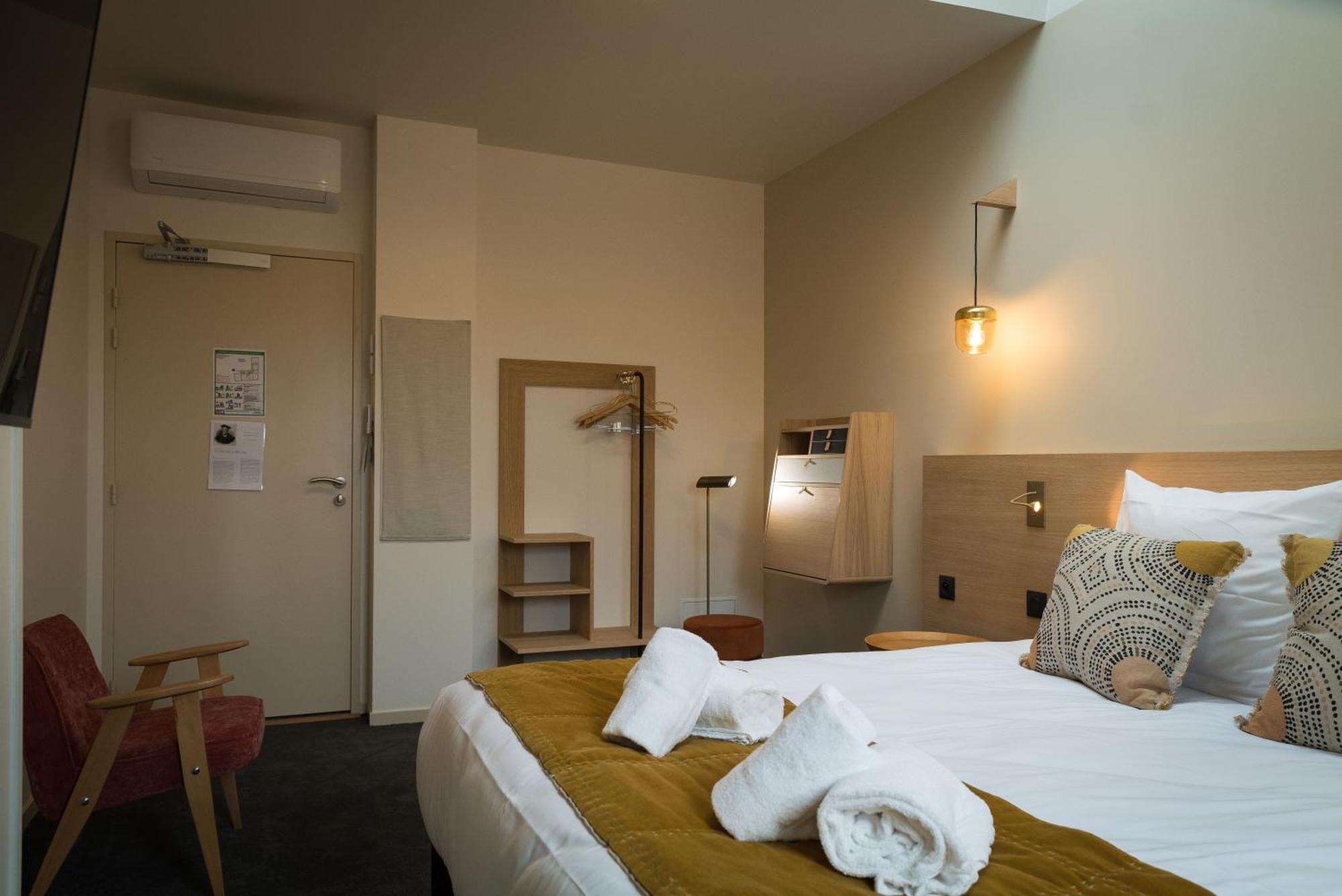 Domaine De L'Ecorcerie Hotel Fontaine-le-Comte Екстериор снимка