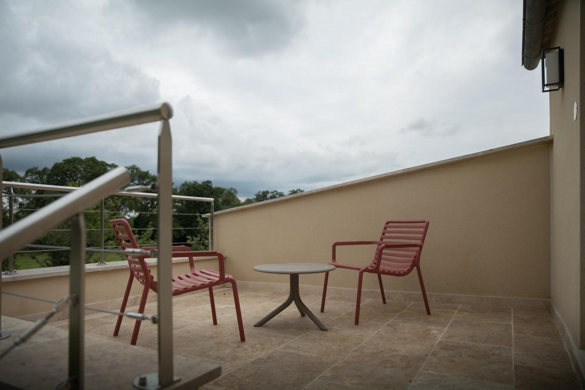 Domaine De L'Ecorcerie Hotel Fontaine-le-Comte Екстериор снимка