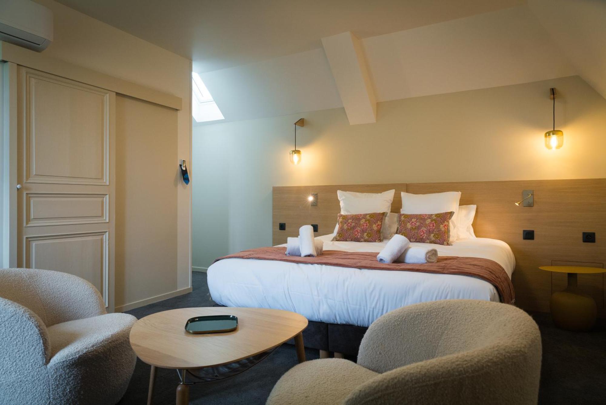 Domaine De L'Ecorcerie Hotel Fontaine-le-Comte Екстериор снимка