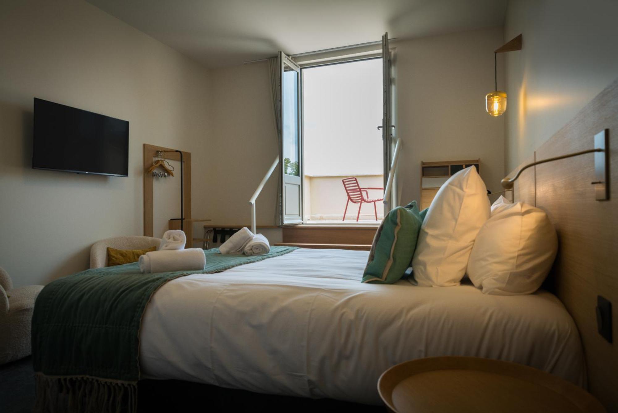 Domaine De L'Ecorcerie Hotel Fontaine-le-Comte Екстериор снимка