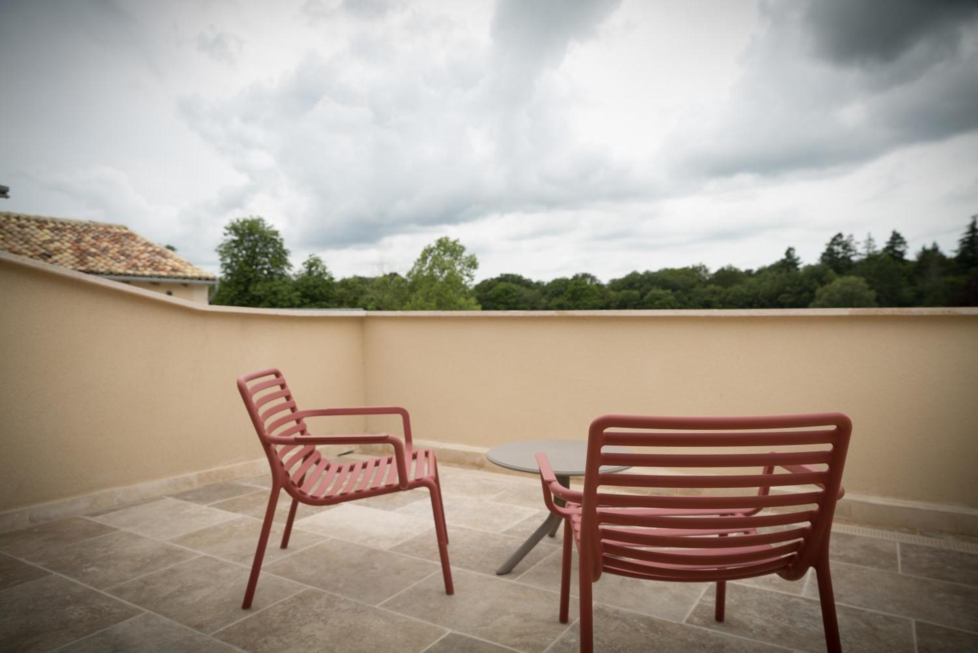 Domaine De L'Ecorcerie Hotel Fontaine-le-Comte Екстериор снимка