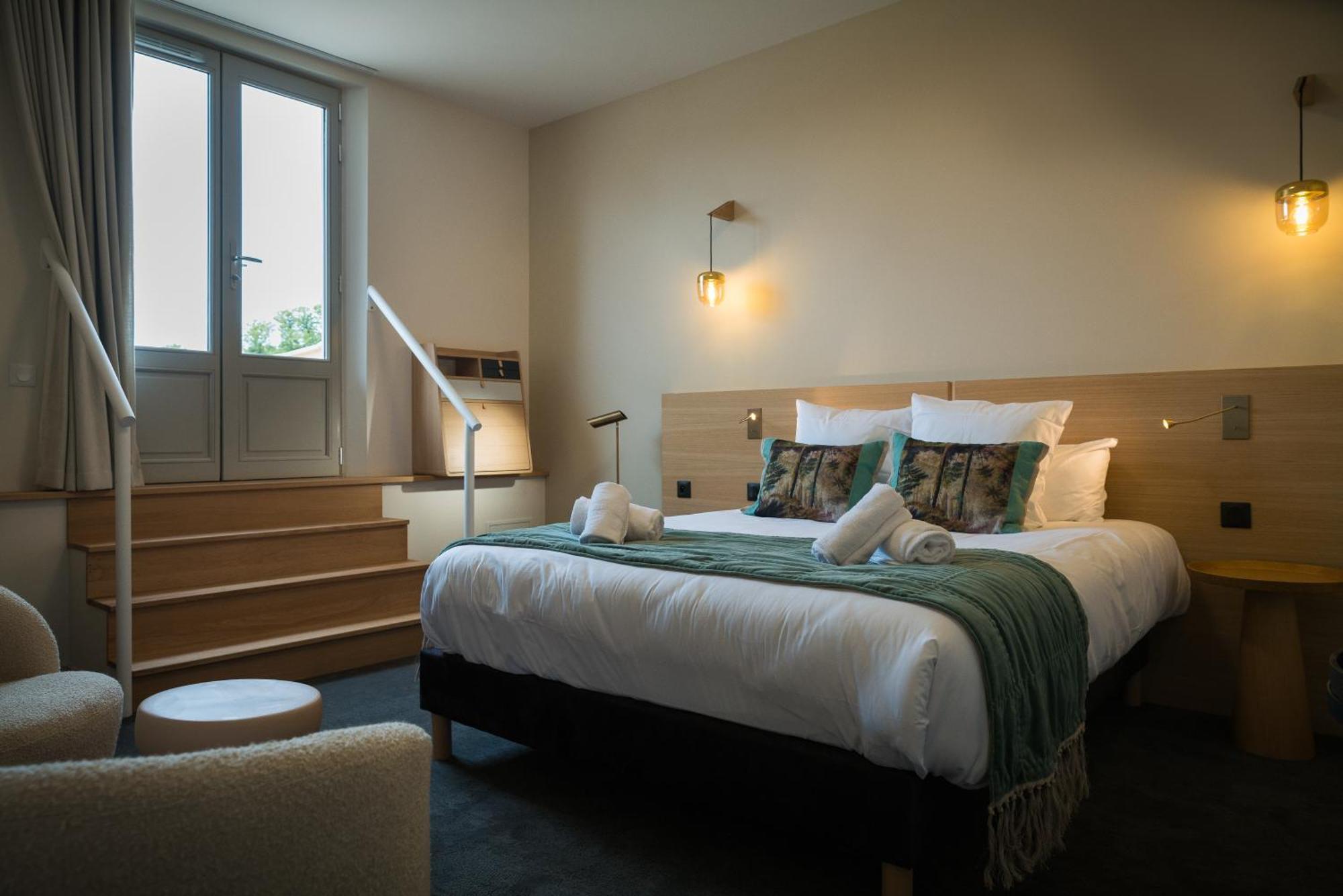 Domaine De L'Ecorcerie Hotel Fontaine-le-Comte Екстериор снимка