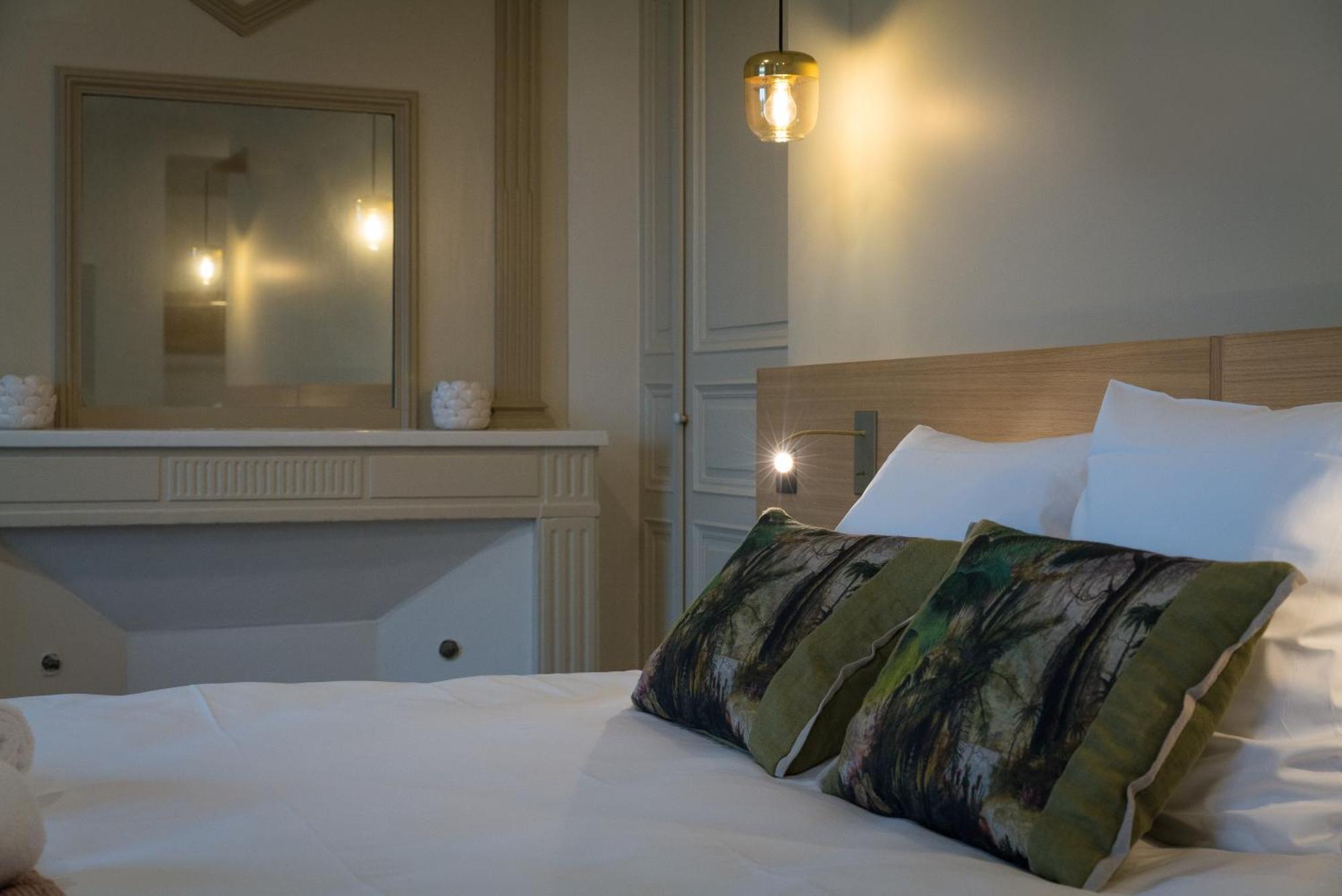 Domaine De L'Ecorcerie Hotel Fontaine-le-Comte Екстериор снимка
