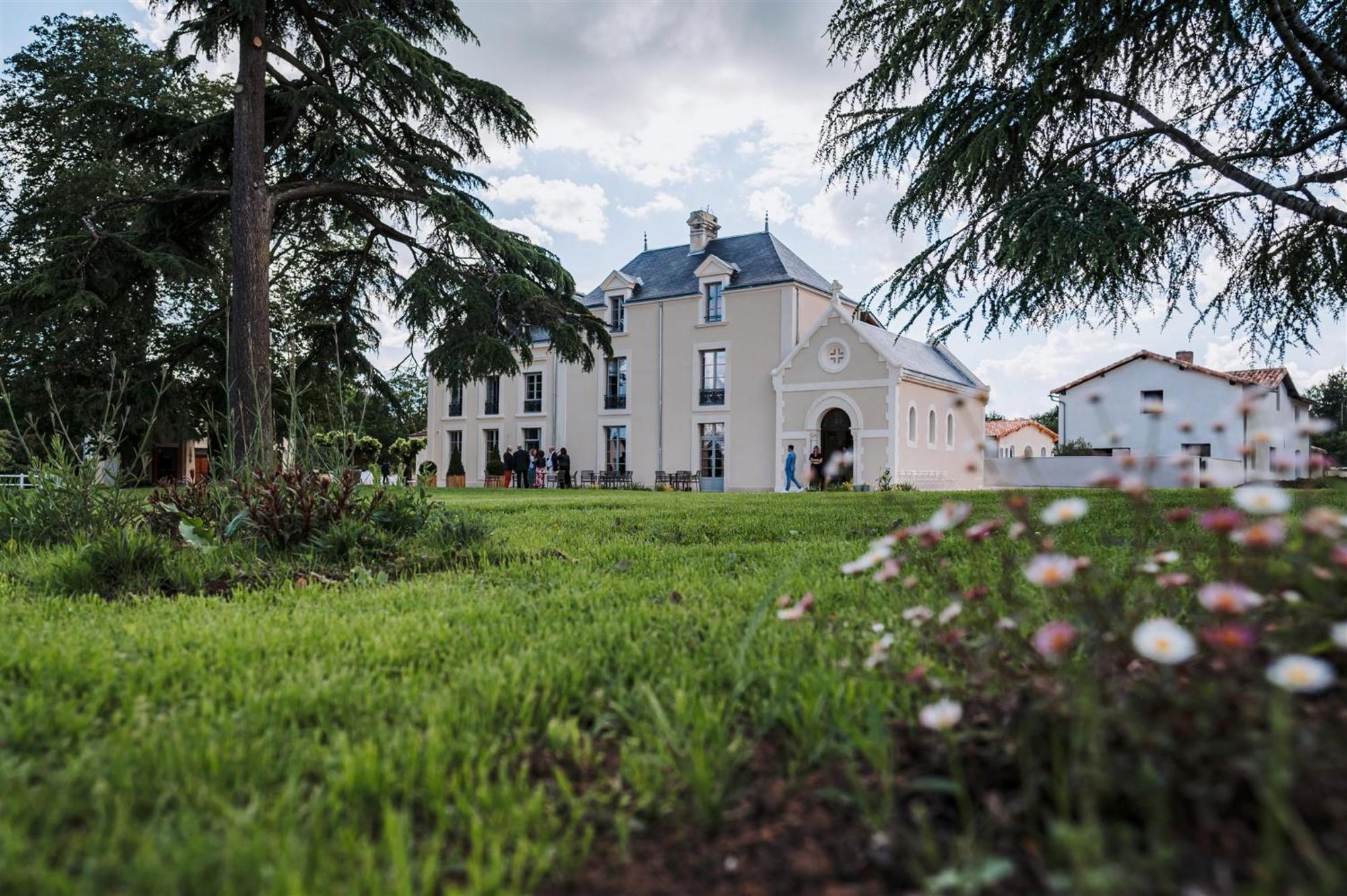 Domaine De L'Ecorcerie Hotel Fontaine-le-Comte Екстериор снимка