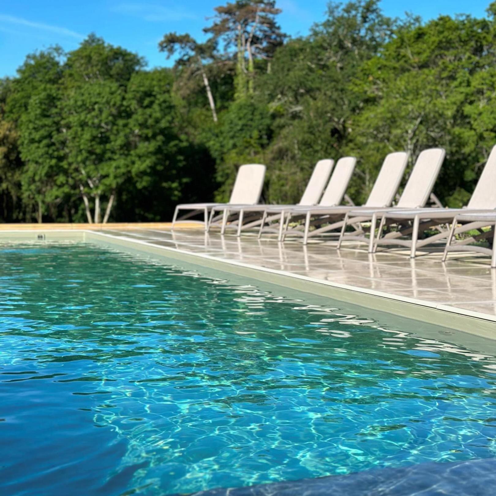 Domaine De L'Ecorcerie Hotel Fontaine-le-Comte Екстериор снимка