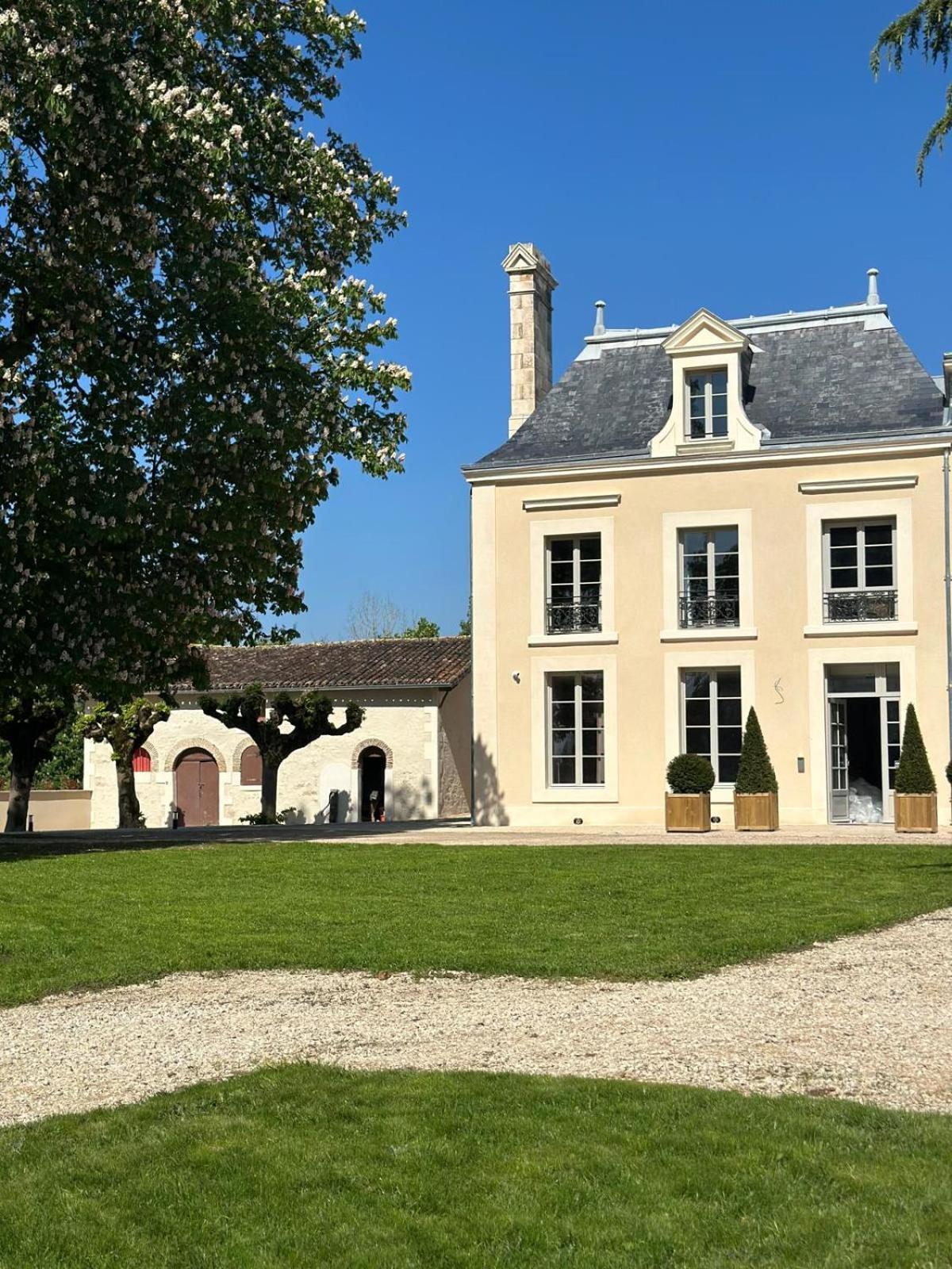 Domaine De L'Ecorcerie Hotel Fontaine-le-Comte Екстериор снимка
