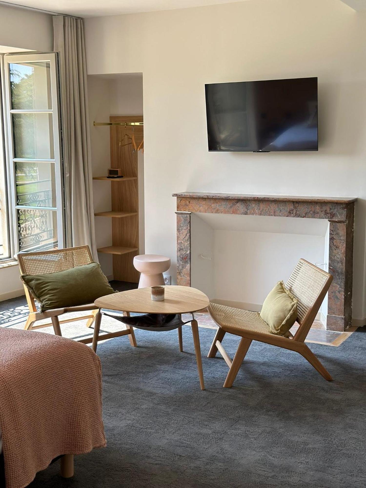 Domaine De L'Ecorcerie Hotel Fontaine-le-Comte Екстериор снимка