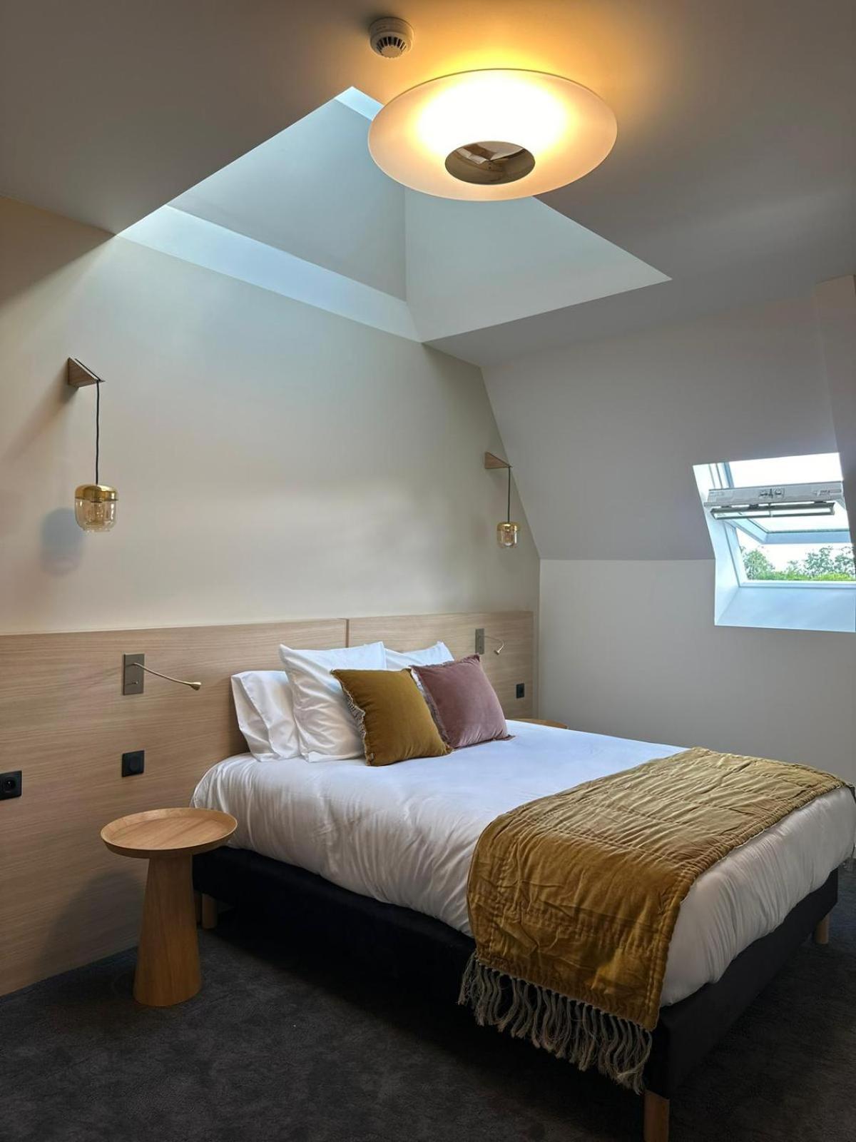 Domaine De L'Ecorcerie Hotel Fontaine-le-Comte Екстериор снимка