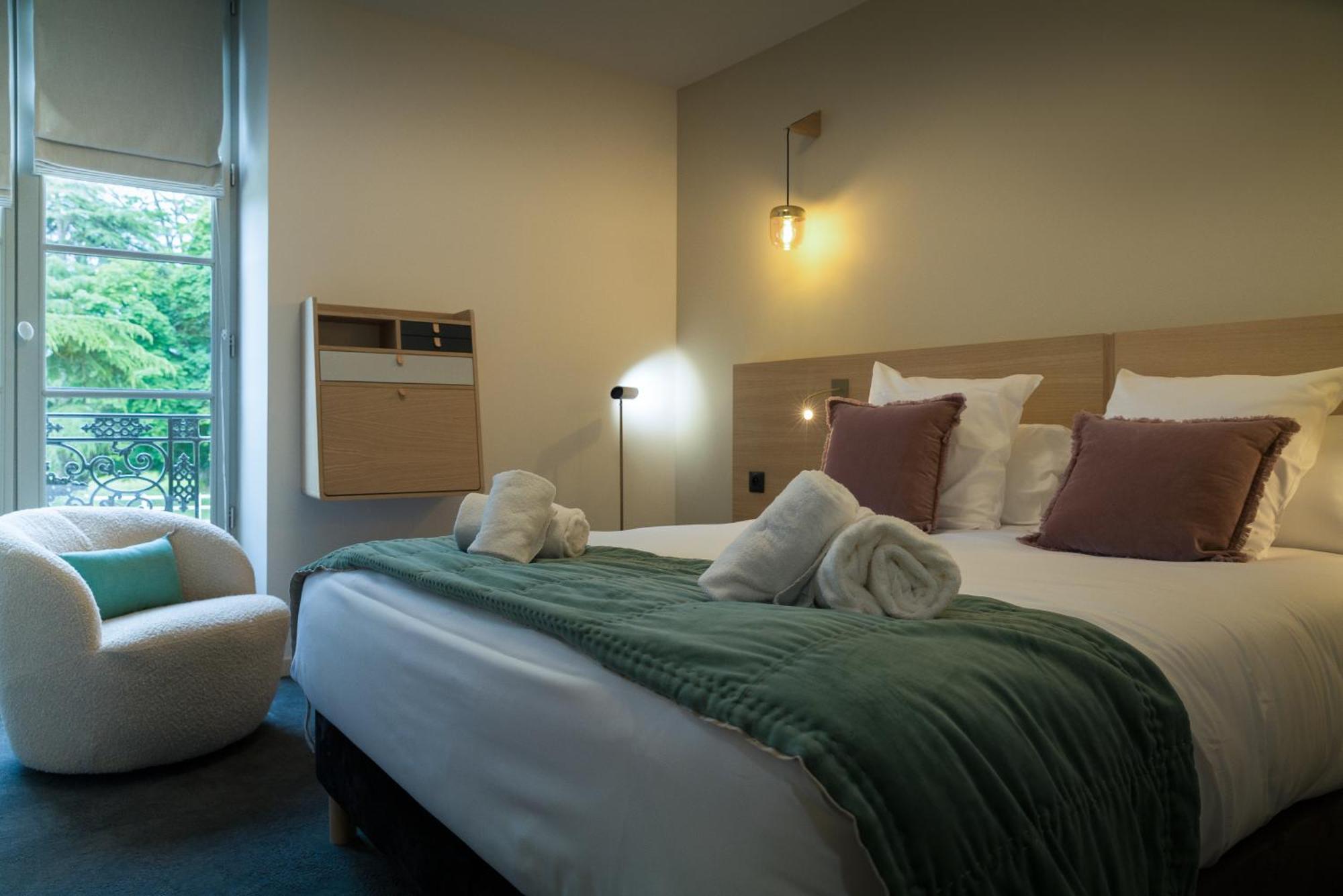 Domaine De L'Ecorcerie Hotel Fontaine-le-Comte Екстериор снимка