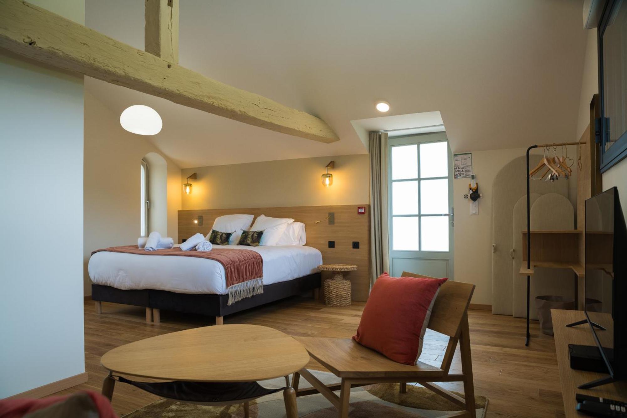 Domaine De L'Ecorcerie Hotel Fontaine-le-Comte Екстериор снимка
