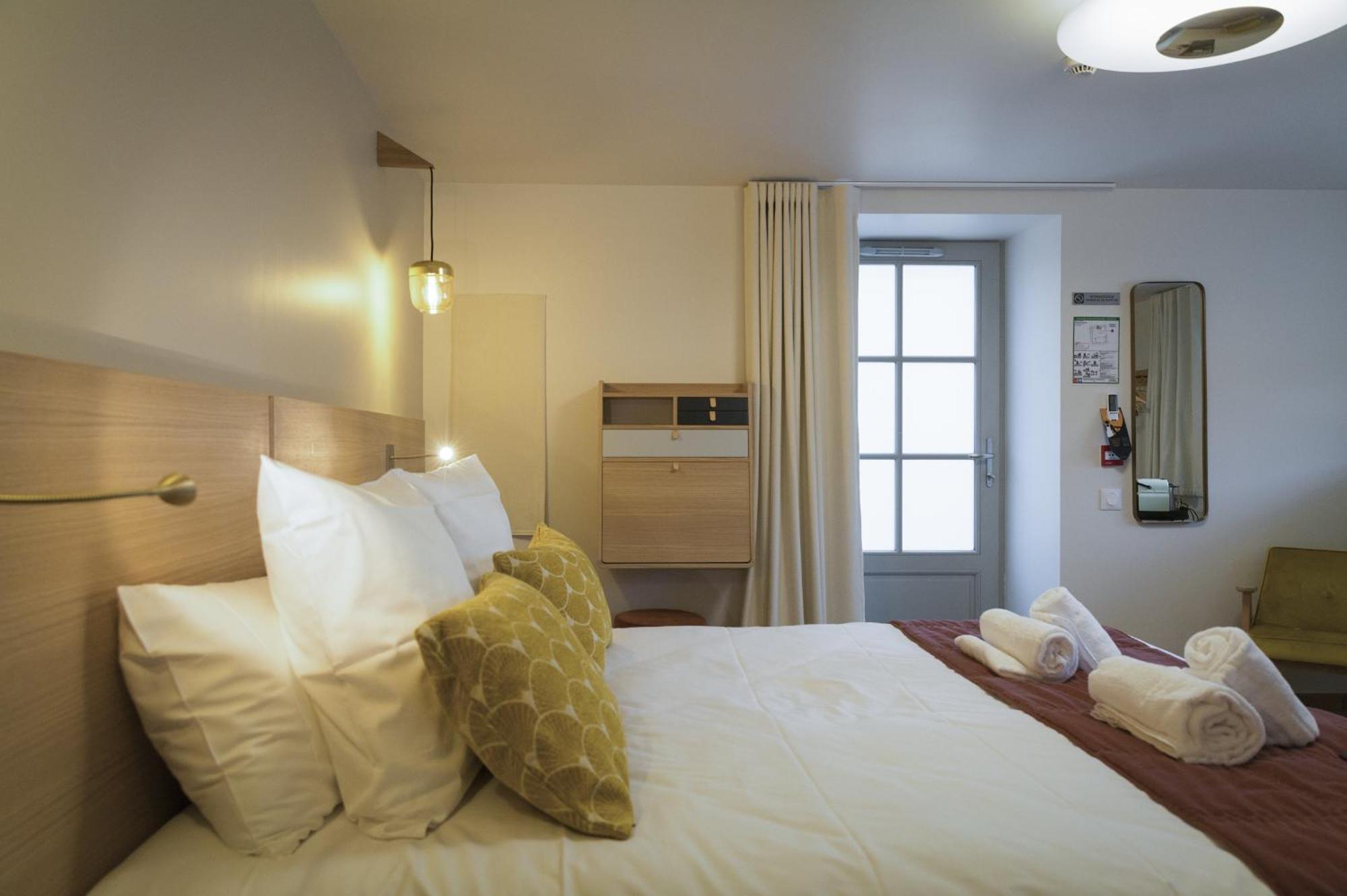 Domaine De L'Ecorcerie Hotel Fontaine-le-Comte Екстериор снимка