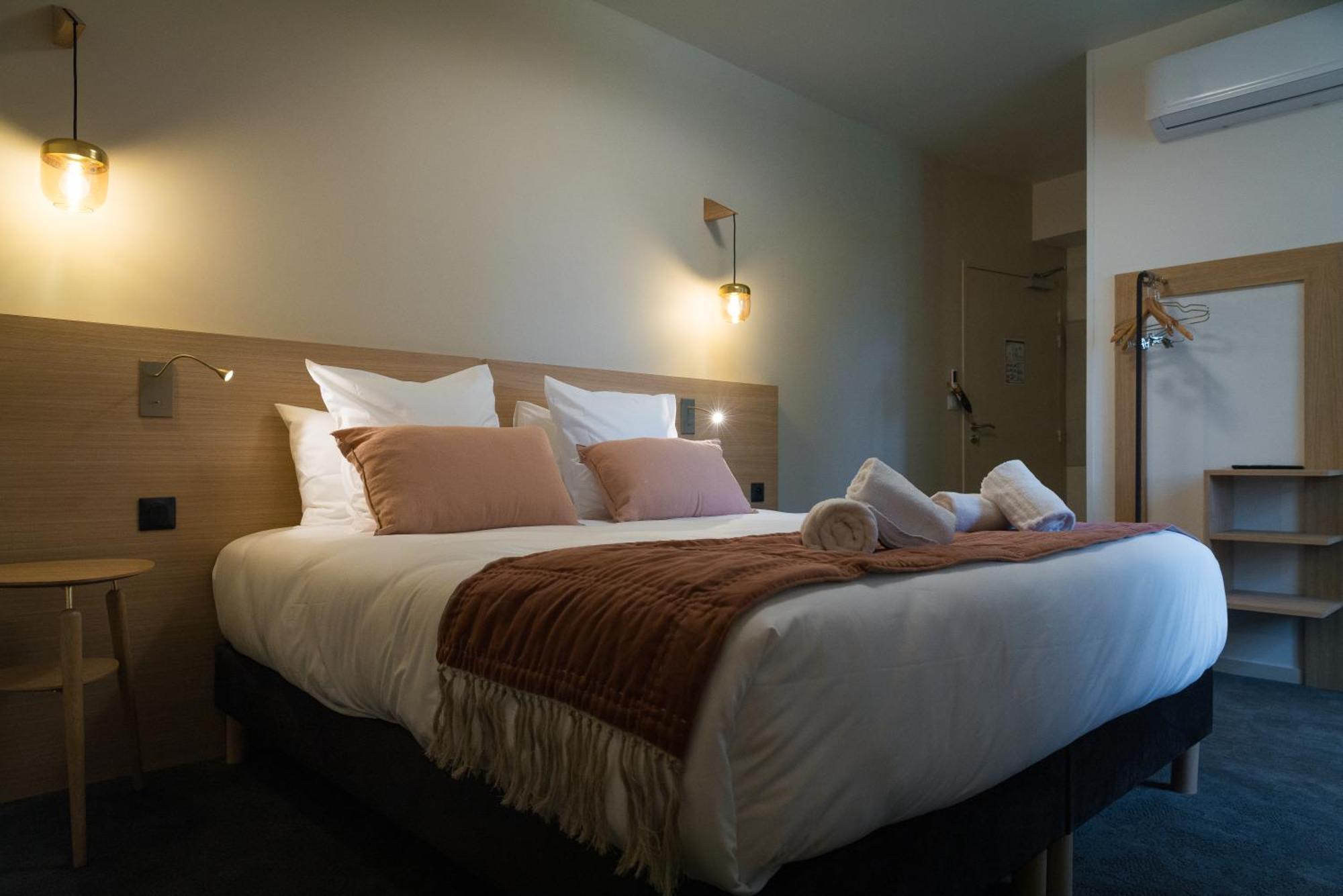 Domaine De L'Ecorcerie Hotel Fontaine-le-Comte Екстериор снимка